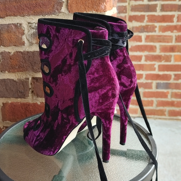 Stiletto Heeled Peeptoe Bootie - Picture 3 of 15
